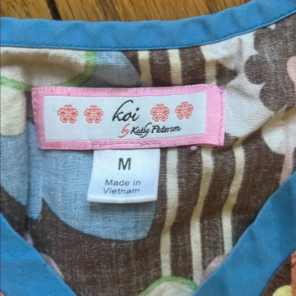 Koi Floral scrub top with Blue Trim - Picture 2 of 3